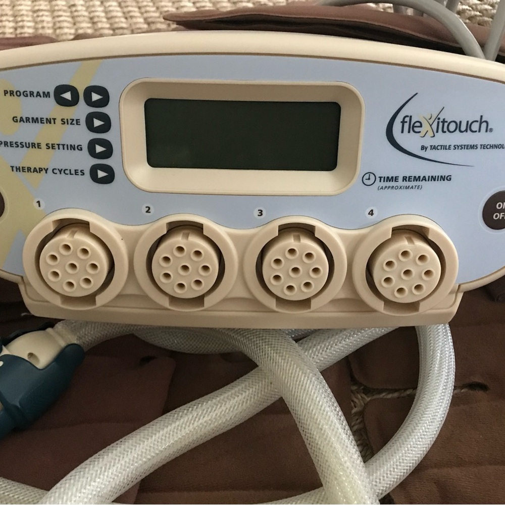 Flexitouch Compression Therapy Device Model PD32-U - Picture 5 of 9